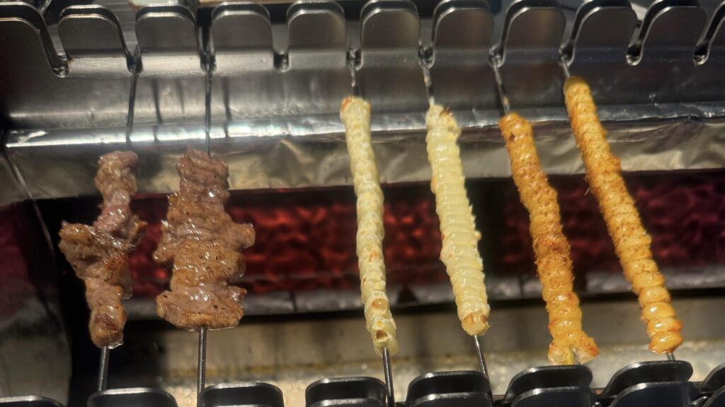 很久以前羊肉串の牛肉とコーン