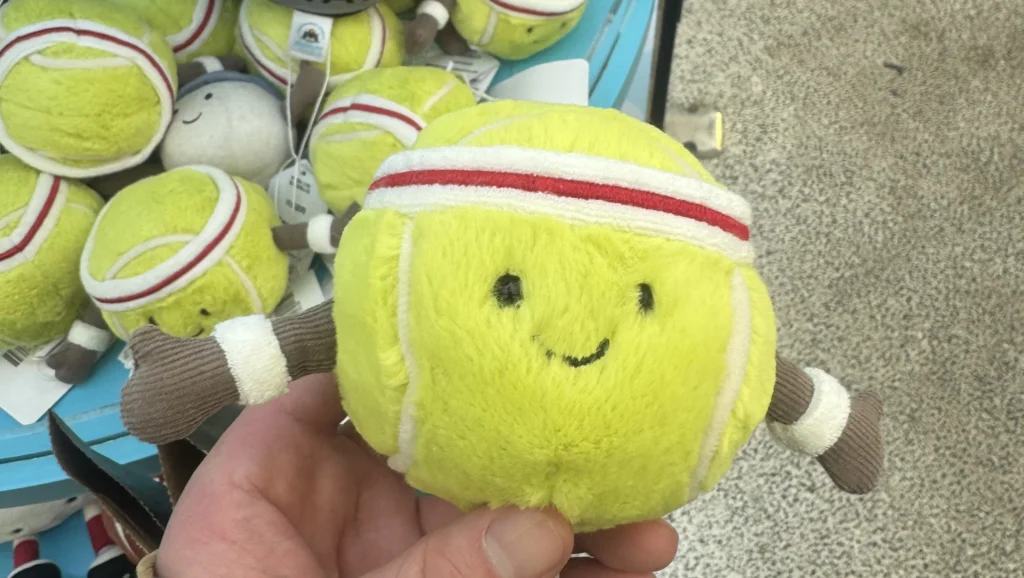 テニスボールのぬいぐるみ